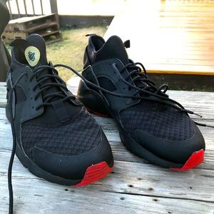 Nike Air Huarache - Black/Black - Size 13 - Used